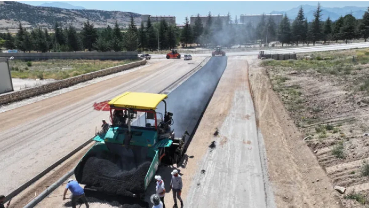 1002 TOKİ yeni bağlantı yolu asfaltlanıyor