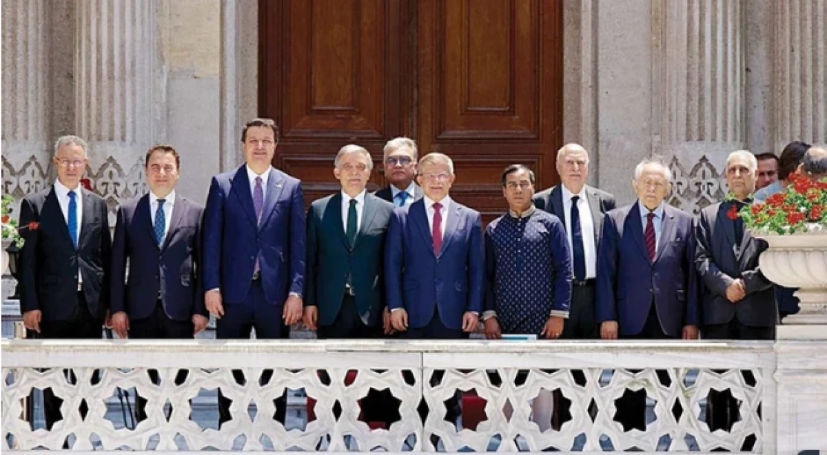 '4 Parti Birleşecek' İddiası! Başkanlık Koltuğu İçin Kritik İsim
