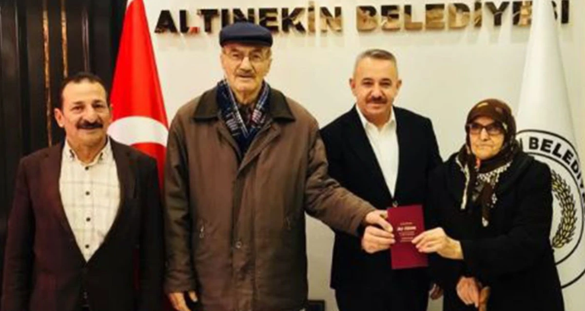 80 yaşında evlendiler