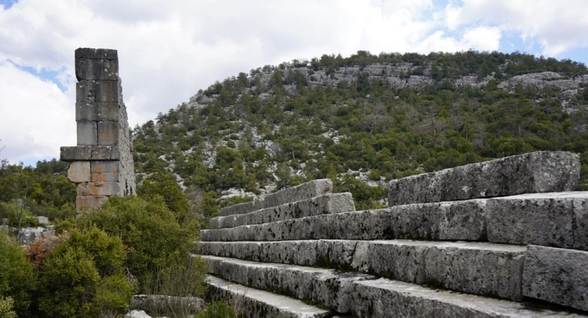 Adada Antik Kenti'nde 17 asırlık kesintisiz yaşamın izleri g&uuml;n y&uuml;z&uuml;ne &ccedil;ıkarılıyor