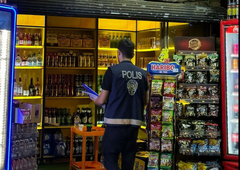 Alanya’da alkol satış saatlerine uymayan 8 tekel büfesine ceza yağdı