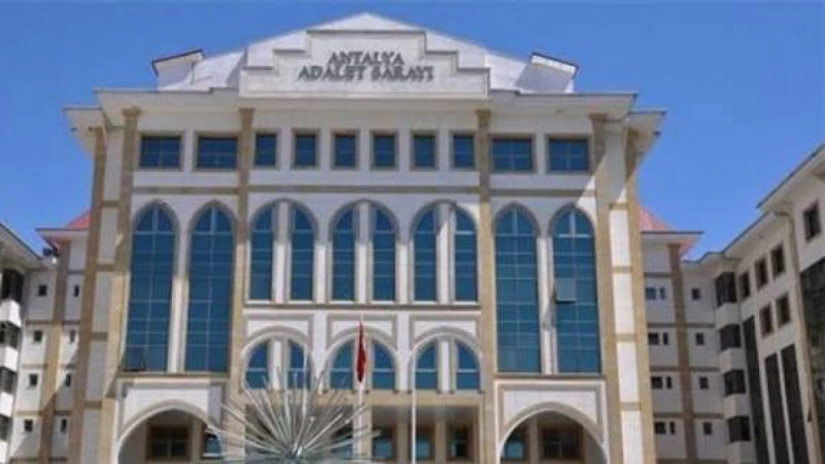 Antalya Adliyesi'nde Silah Sesi: G&uuml;venlik G&ouml;revlisi Hayatını Kaybetti