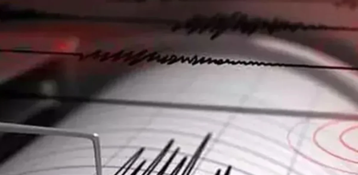 Antalya'da Korkutan Deprem, Vatandaşlar Sokağa Döküldü