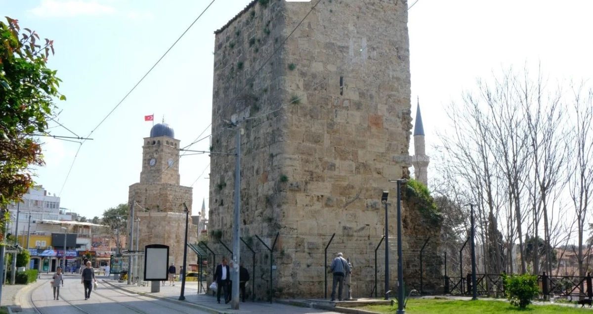 Antalya&rsquo;da tel &ouml;rg&uuml; &ccedil;ekilen tarihi bur&ccedil;lar, bakımsızlıktan yeşerdi