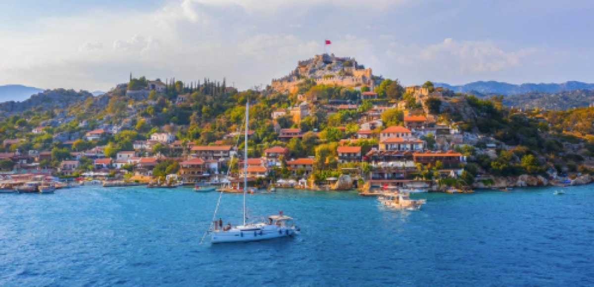 Antalya’nın tarih cenneti Kale Üçağız, “En İyi Turizm Köyü” seçildi