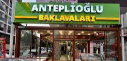 Anteplioğlu Baklavalarında kampanya başladı! Tatlı alan müşterilere yarım kilo Maraş Dondurma 75 TL