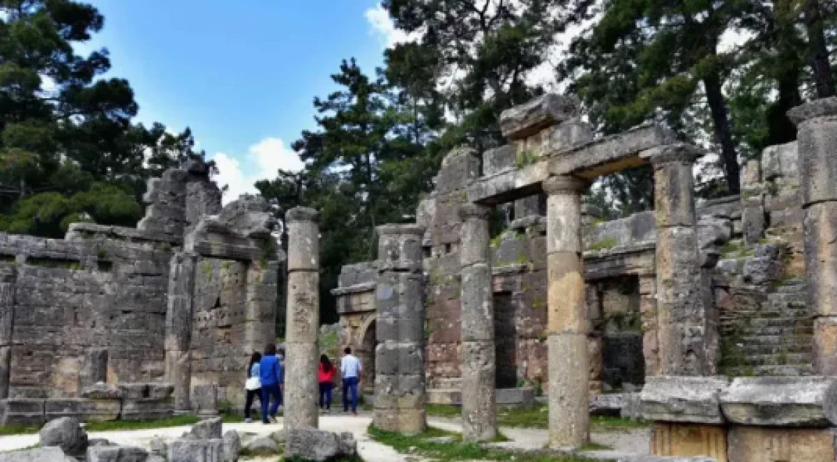 Antik Düşüncenin İzinde: Torosların Gölgesinde Yükselen Seleukeia (Lyrbe)