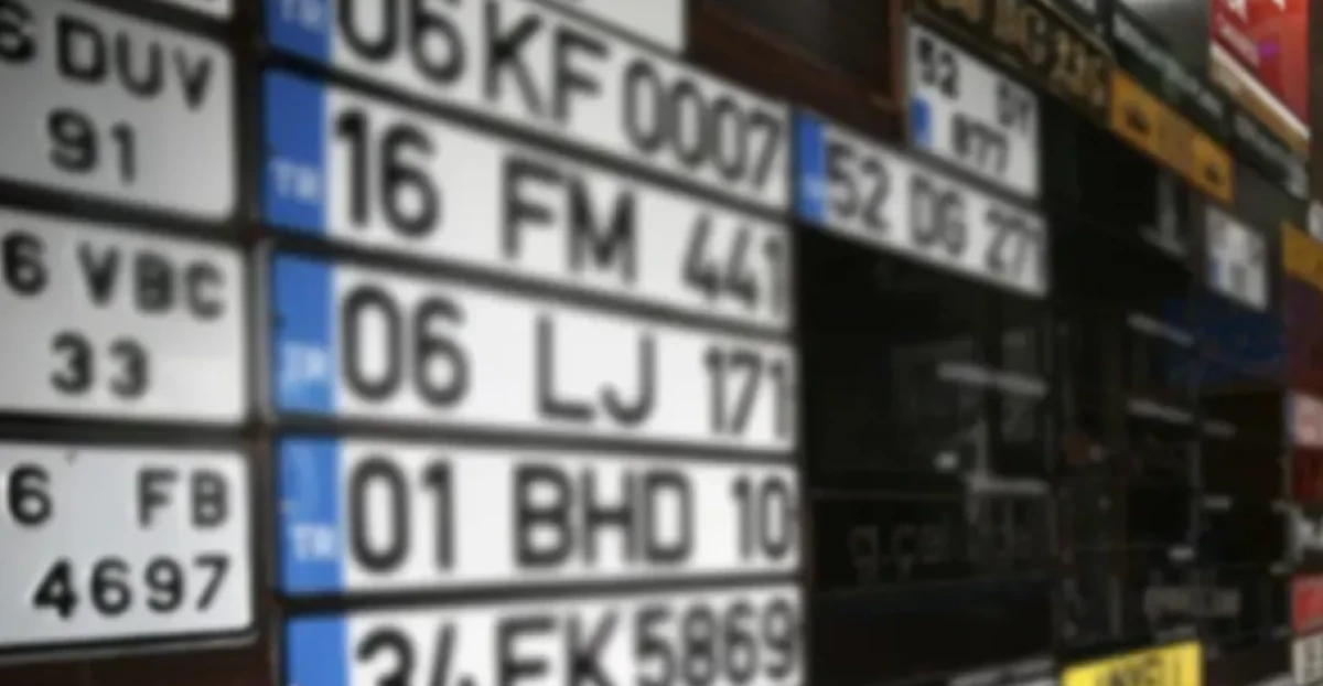 Ara&ccedil; sahipleri dikkat. Plakalarınızı kontrol edin, yasa y&uuml;r&uuml;rl&uuml;ğe girdi, 5 yıl hapis, 280 bin lira cezası var