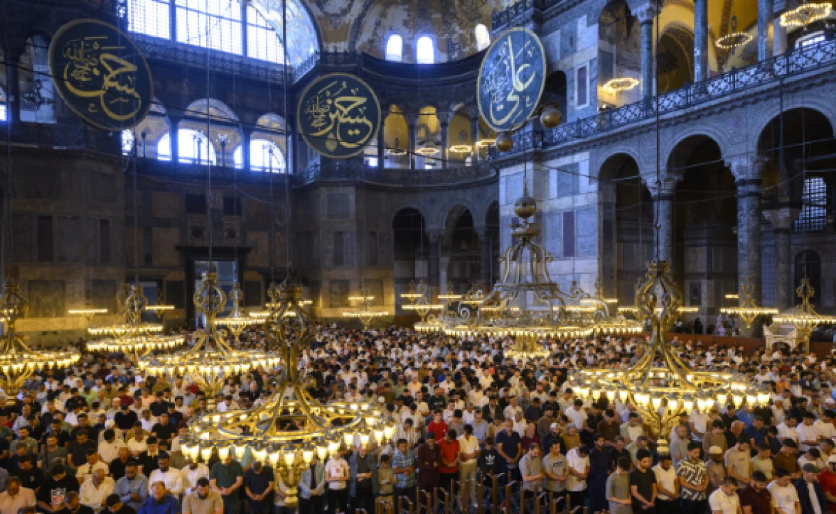 Ayasofya'nın ibadete açılmasının üzerinden 5 yıl geçti