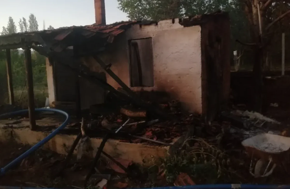Bahçe evi küle döndü