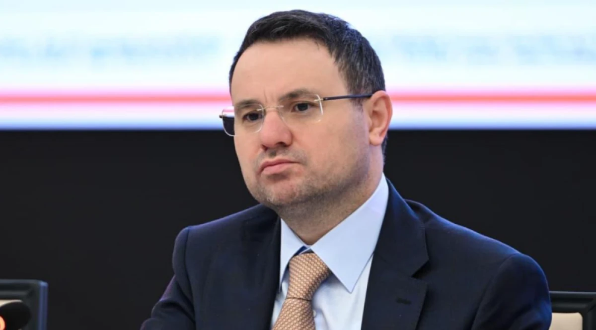 Bakan G&uuml;rlek: Hukukta 'siyaset&ccedil;iye, valiye, belediye başkanına' bakılmaz