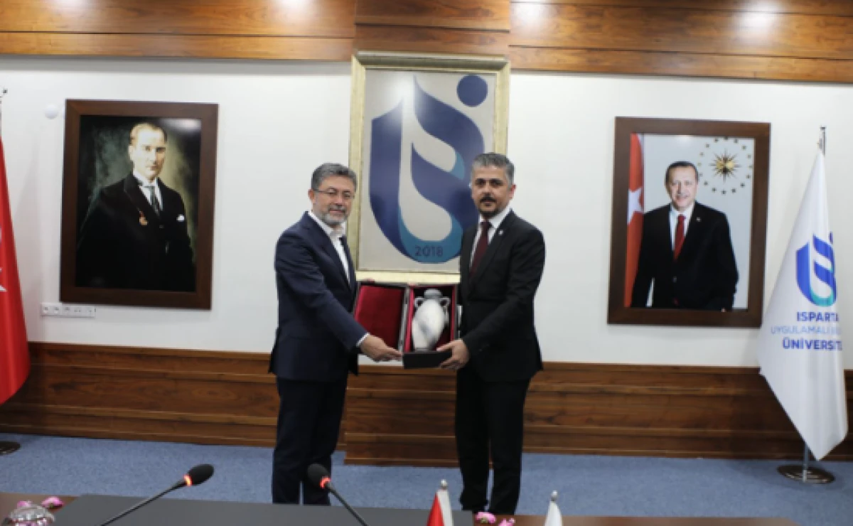 Bakan Yumaklı ISUBÜ’yü Ziyaret Etti