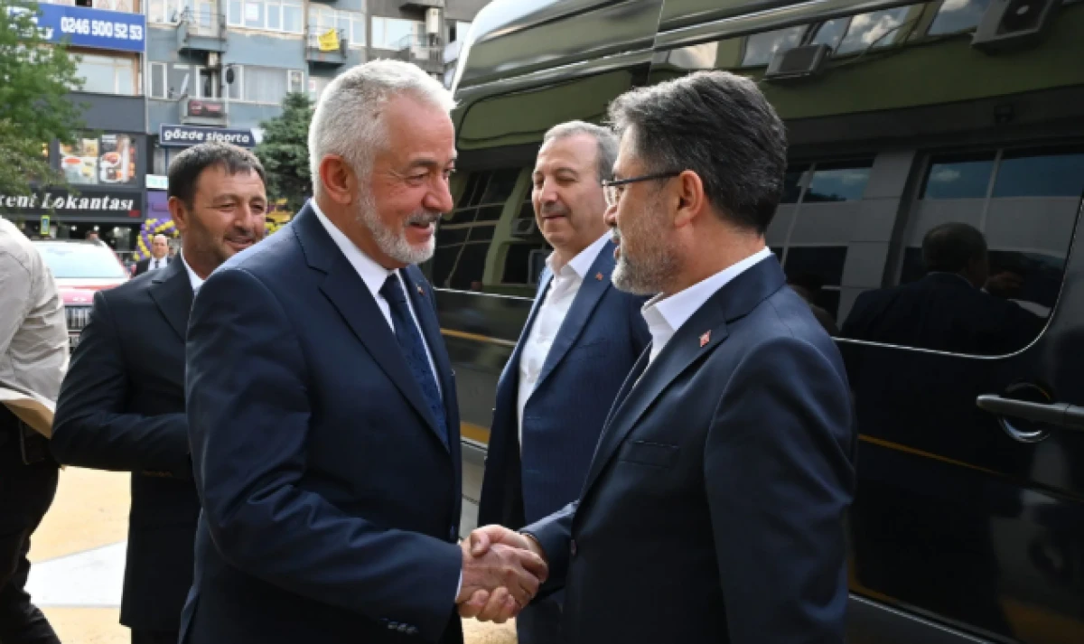 Bakan Yumaklı’dan Isparta Belediyesi’ne ziyaret