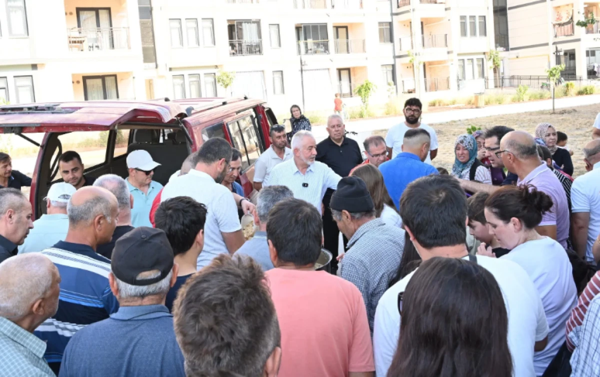 Başkan Başdeğirmen 1002 TOKİ'de aşure etkinliğine katıldı