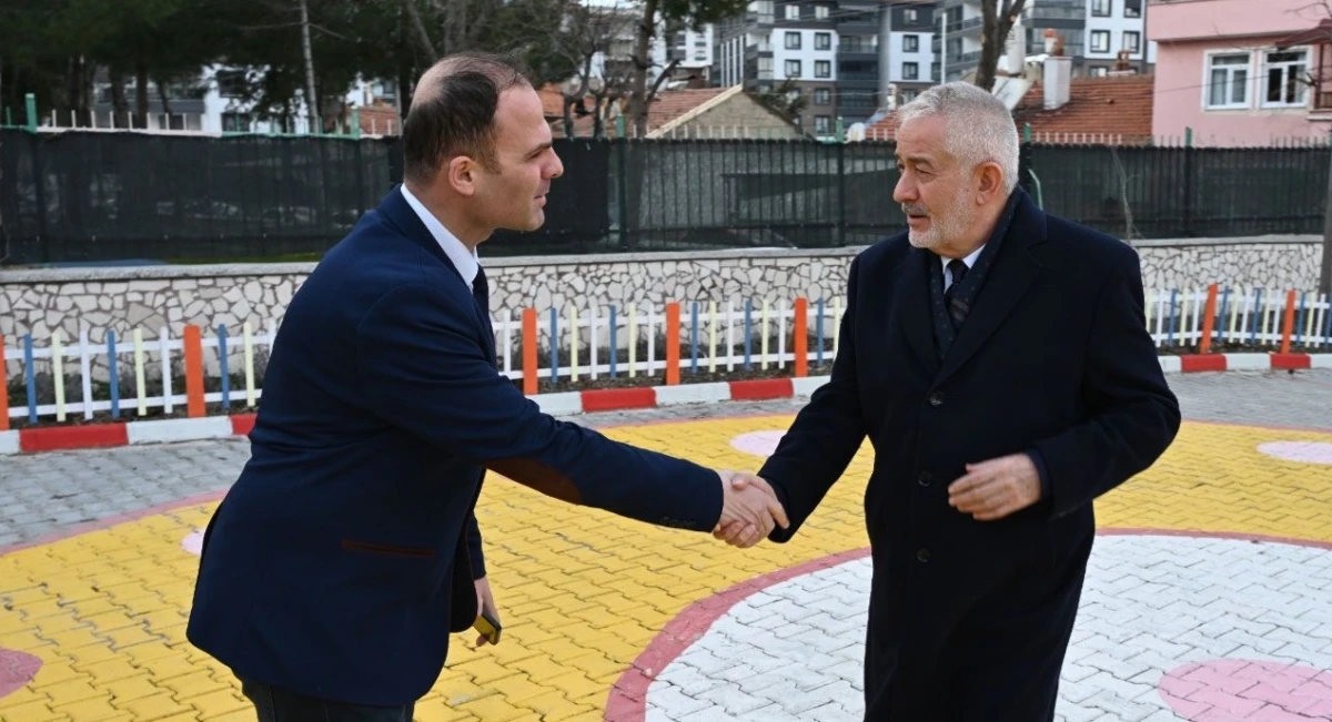 Başkan Başdeğirmen&rsquo;den &ouml;ğrencilere s&uuml;rpriz ziyaret