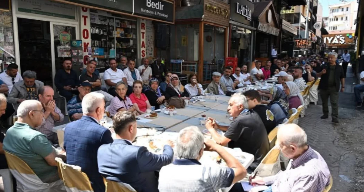 Başkan Kafeler Caddesi esnafıyla buluştu; Gündem Caddenin dönüşümü