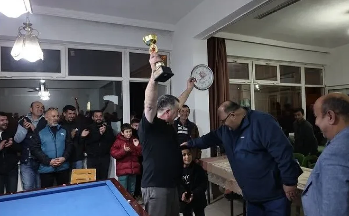 Başkan&rsquo;dan Bilardo Turnuvası D&uuml;zenledi! Birinciye &Ouml;d&uuml;l Verdi