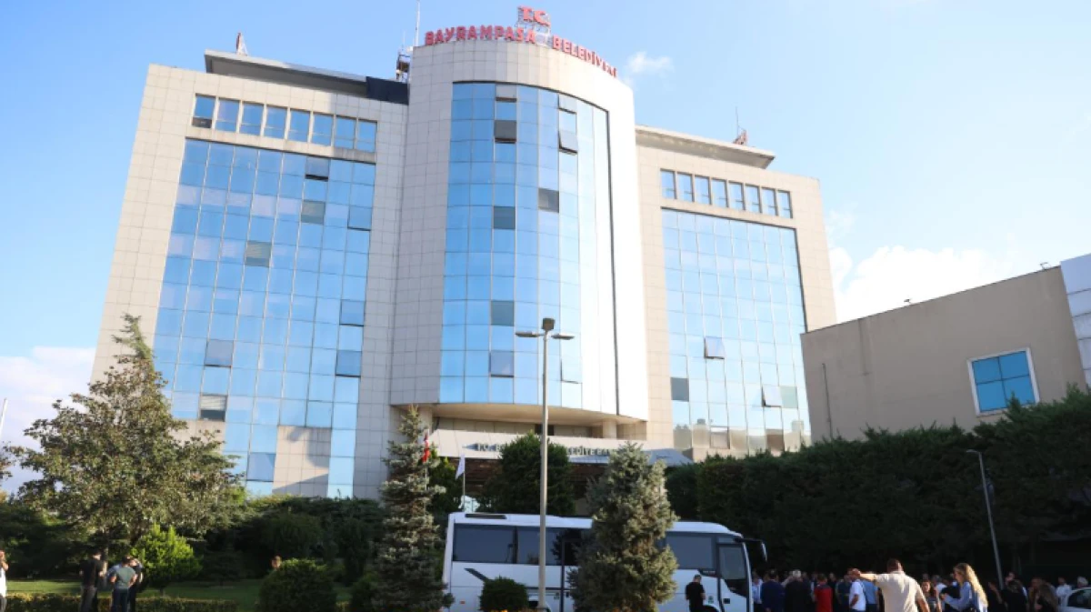 Bayrampaşa Belediyesine y&ouml;nelik yolsuzluk soruşturmasında 8 zanlı tutuklandı