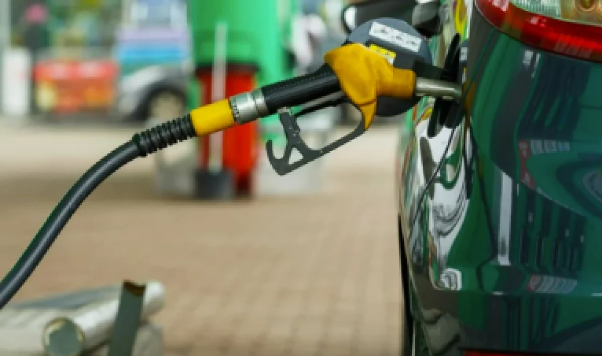 Benzin ve motorine zam geldi! Tabelalar değişti