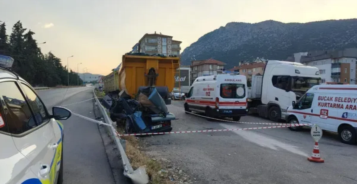 Burdur Bucak'ta Feci Kaza: 18 Yaşındaki Sürücü Hayatını Kaybetti