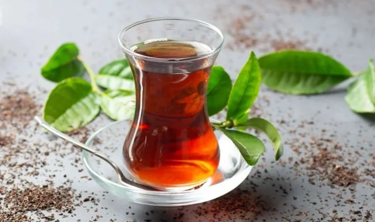 Çay üreticileri kota artırmak için yapılan budama zamanına tepki gösterdi