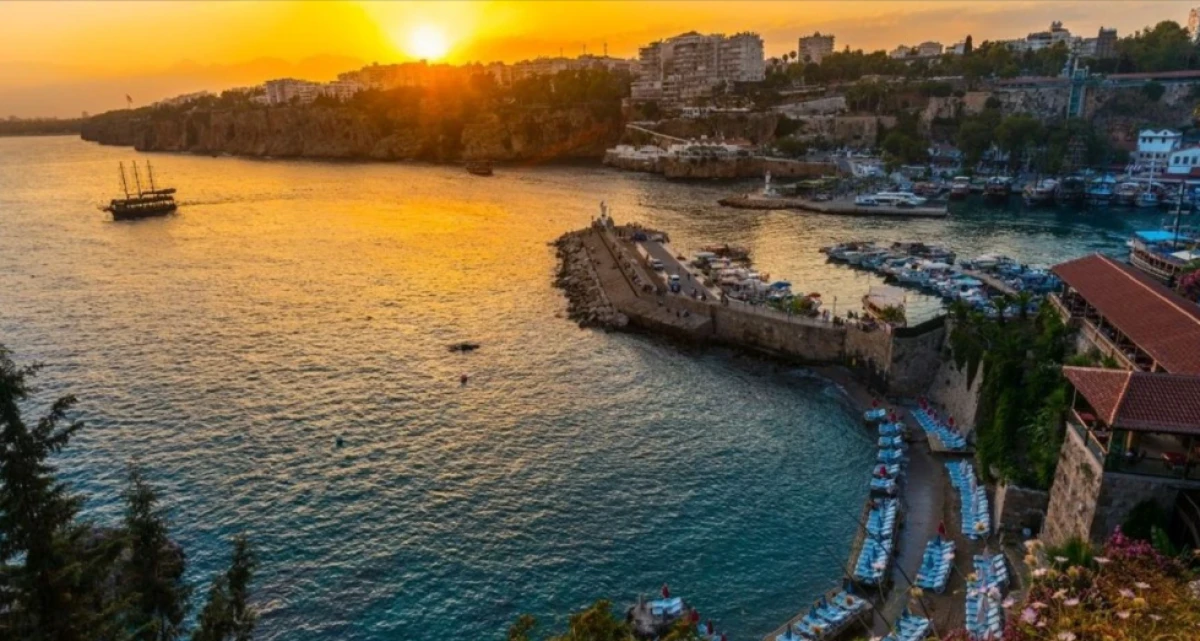 Cem Arüv'den dikkat çeken çıkış... Antalya şu anda elden gidiyor