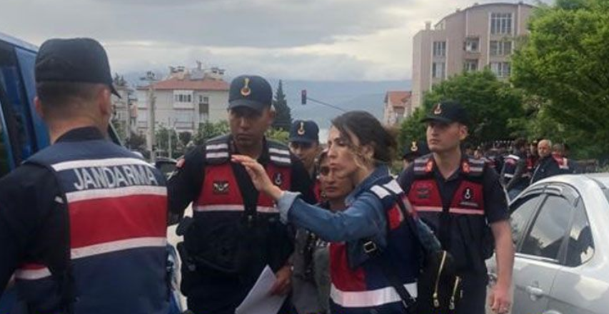 Eşini av tüfeği ile öldüren kadın tutuklandı