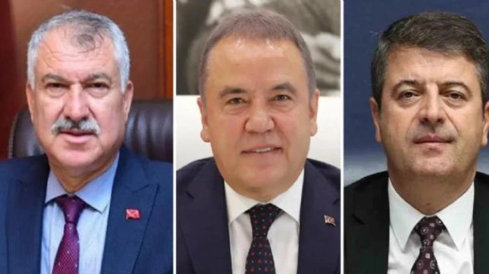 CHP'li Belediyelere şafak operasyonu! Muhittin Böcek, Zeydan Karalar ve Abdurrahman Tutdere gözaltına alındı