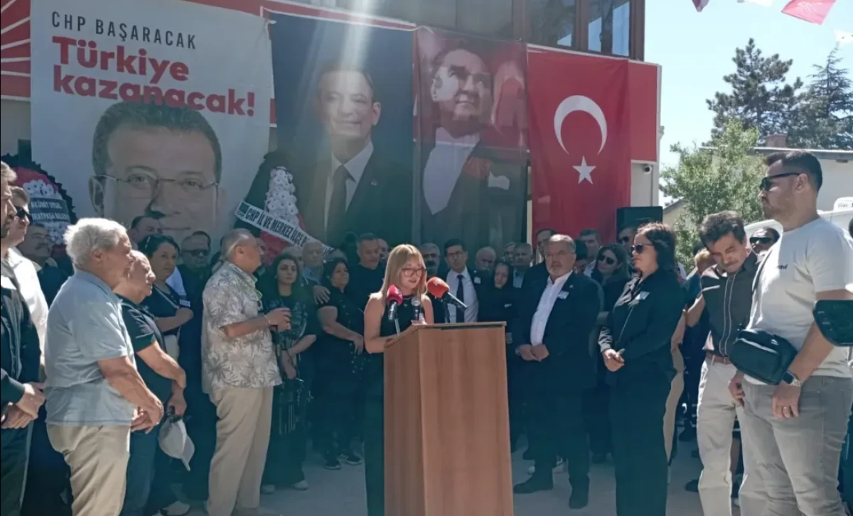 Çoşkuner için CHP İl binasında tören düzenlendi