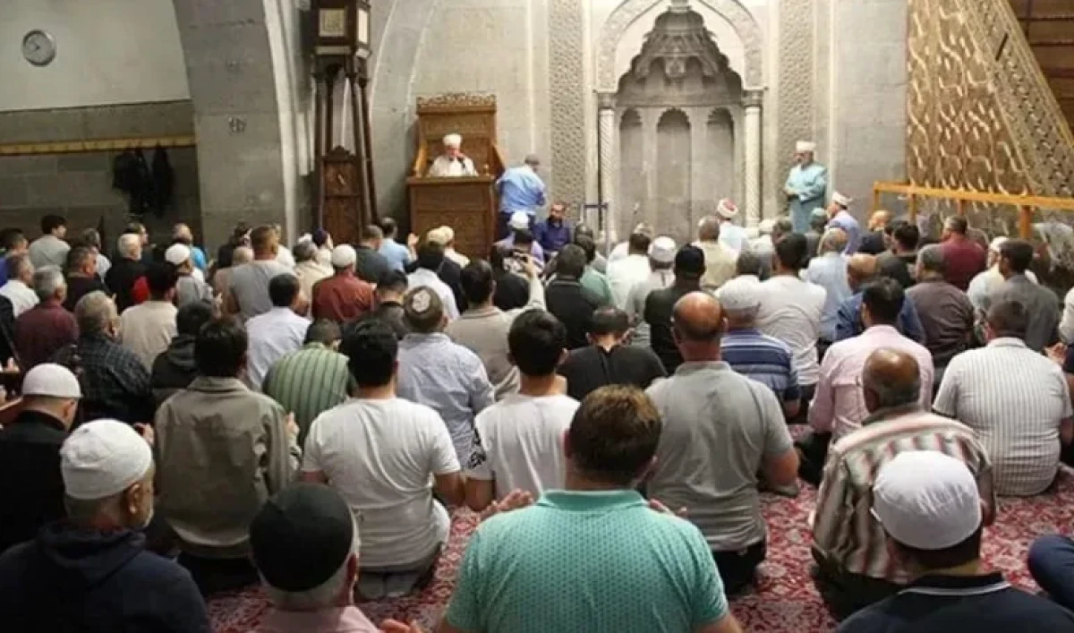 Cuma namazı saatinde çalışanların izinli sayılması için kanun teklifi sunuldu