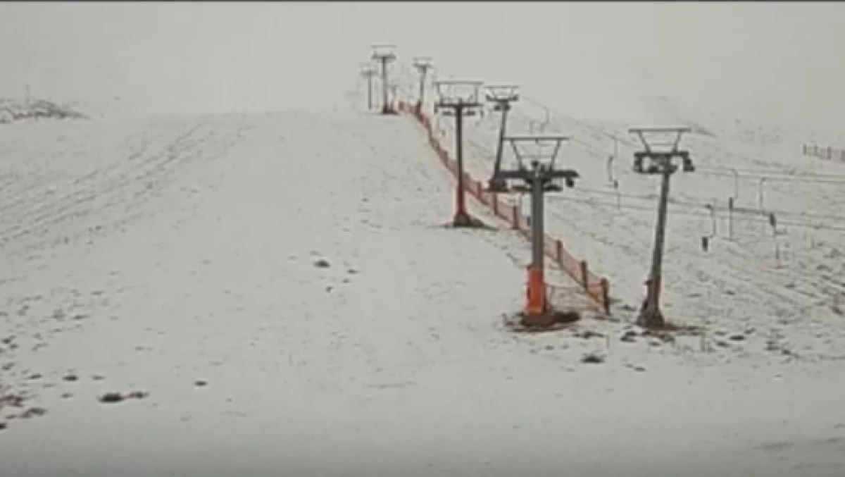 Davraz Kayak Merkezi'nde kar sevinci