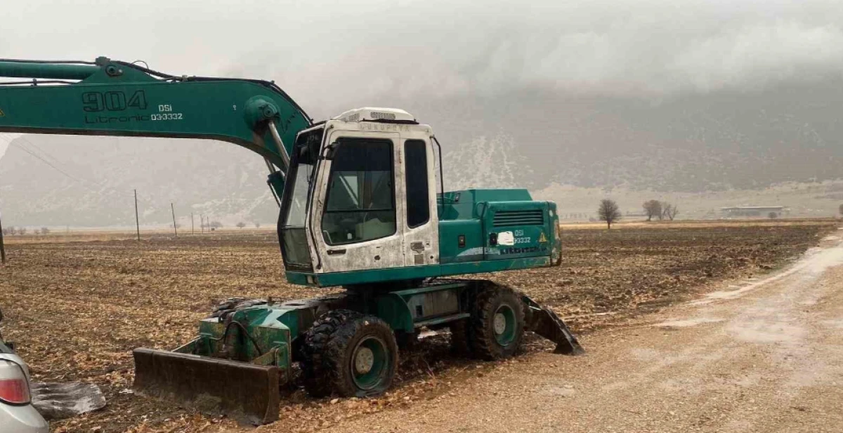 DSİ’ye ait kepçe ile define arandığı iddiasını bölgede bulunan sigara izmaritinin DNA örnekleri aydınlatacak