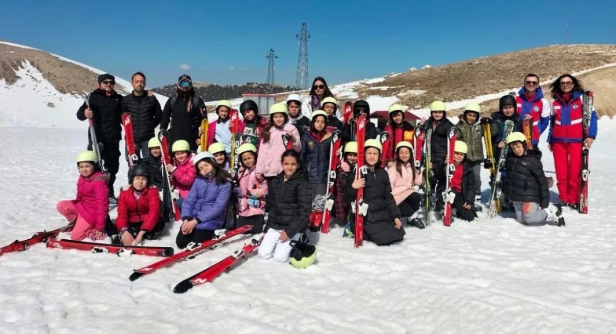 Eğirdirli &ccedil;ocuklar kayakla tanıştı