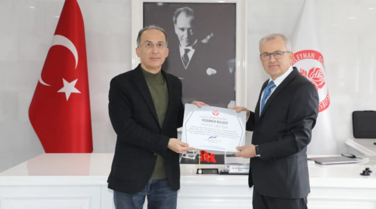 Emekliliği ayrılan Koşar'a teşekk&uuml;r belgesi takdimi