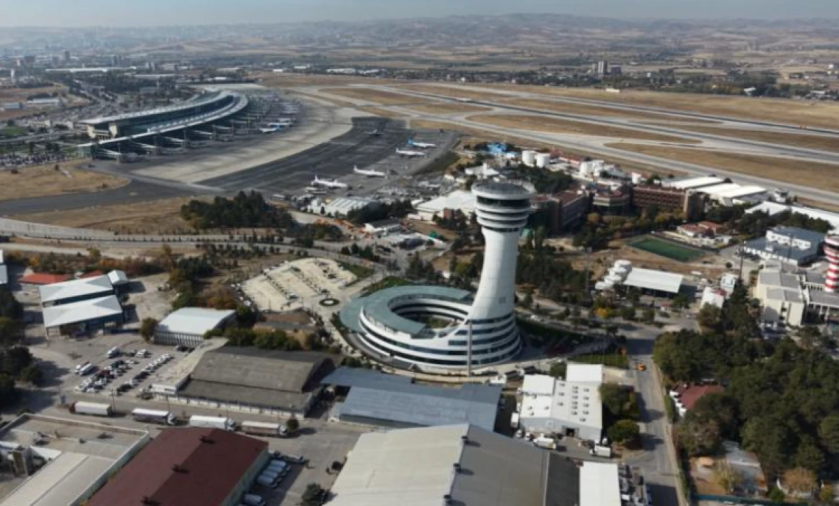 Esenboğa Havalimanı'nın 3'&uuml;nc&uuml; pisti ve yeni kulesi hizmete a&ccedil;ılacak