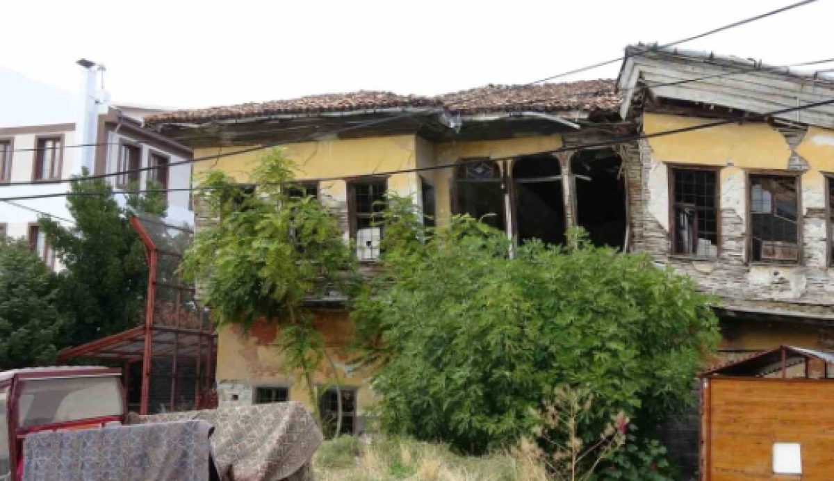 Ev sahibiyle kiracı arasındaki ‘çöp bahçe’ kavgası bahçenin sınırlarını aştı