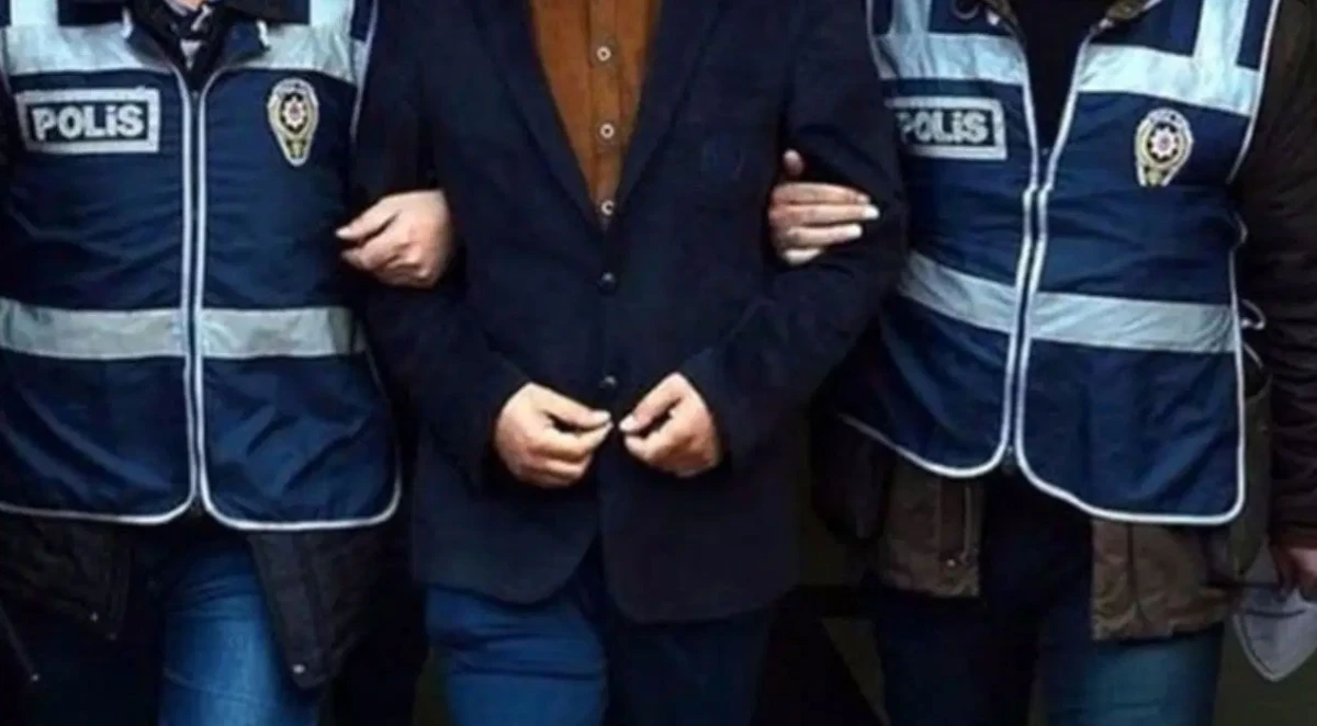 "Evinizde b&uuml;y&uuml; var" diyerek vatandaşları dolandıran şahıs tutuklandı