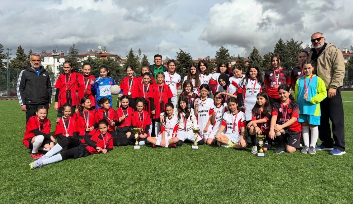 Futbolda Şehit G&ouml;ksel Ko&ccedil; Ortaokulu şampiyon
