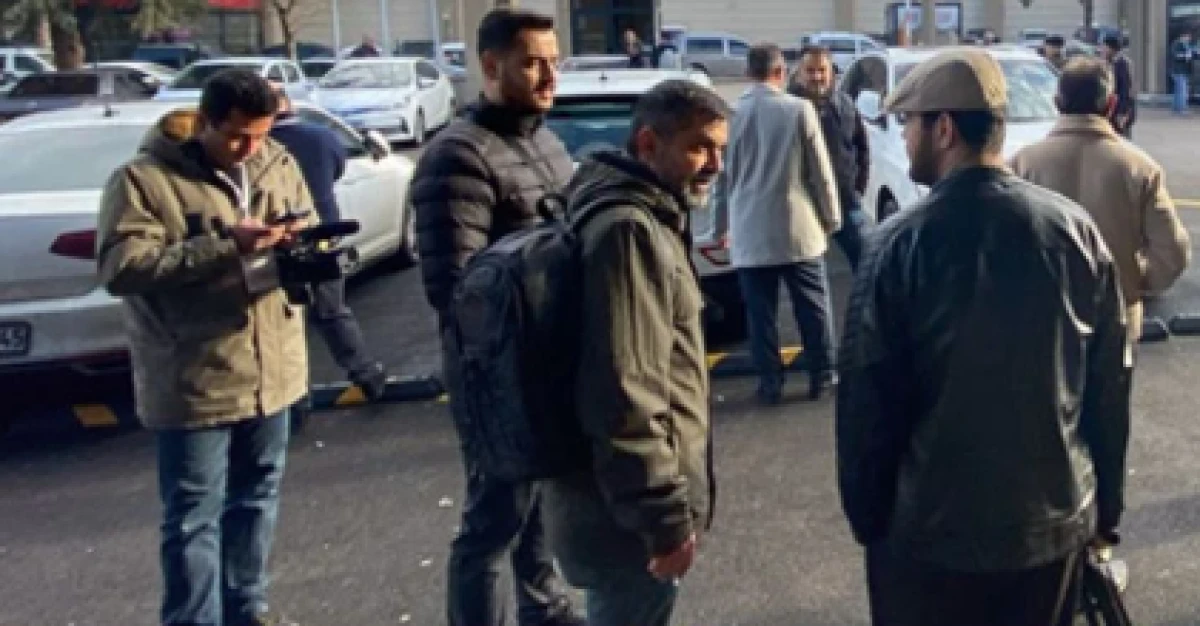 Gazeteciler salona alındı