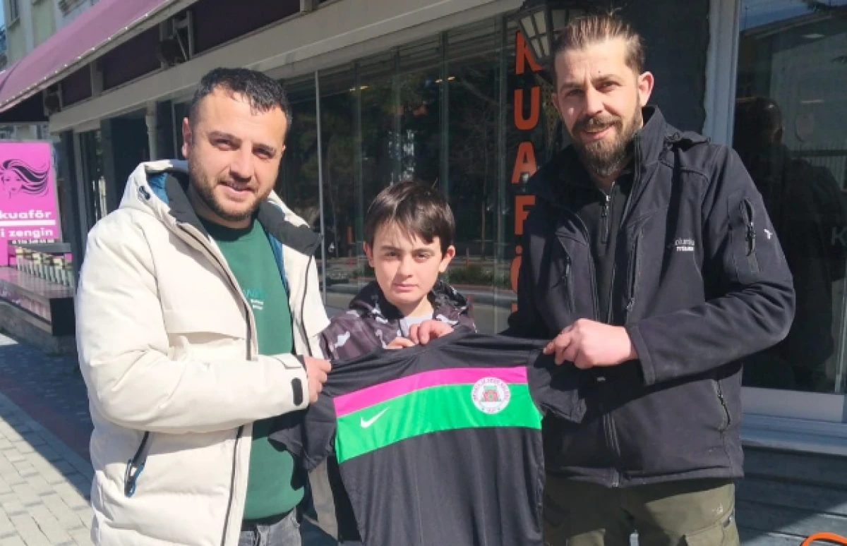 Gen&ccedil; Taraftar Furkan&rsquo;a Anlamlı Hediye!