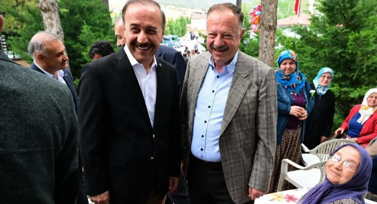 G&ouml;renler D&ouml;n&uuml;p Bir Daha Baktı! Isparta&rsquo;da Şaşırtan Benzerlik