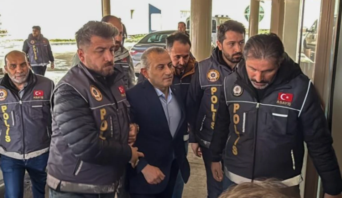 G&uuml;listan Doku dosyasında d&uuml;ğ&uuml;n &ccedil;&ouml;z&uuml;l&uuml;yor: 11 tutuklama, eski vali adliyede