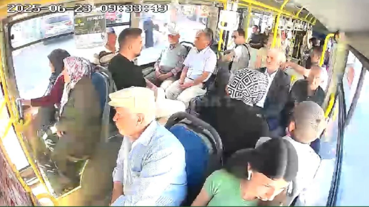 Halk Otobüs şoförü, rahatsızlanan yolcuyu hastaneye yetiştirdi