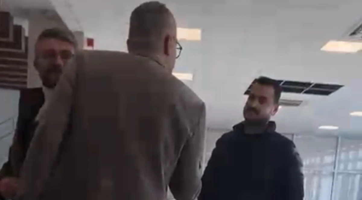 İl M&uuml;d&uuml;r&uuml; Akbulut&rsquo;tan Gazeteciye &Ccedil;irkin Tepki 