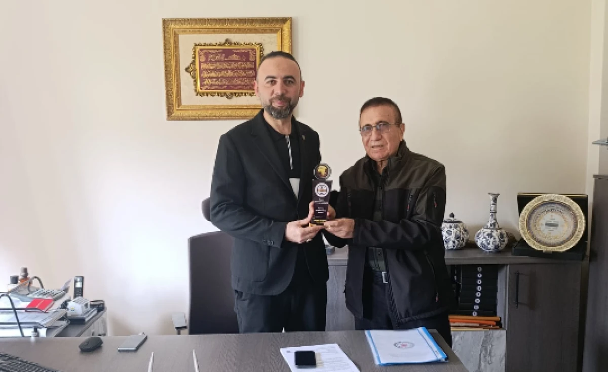 İNSANLIK; ELE, DİLE VE G&Ouml;N&Uuml;LE DOKUNMAKLA OLUR