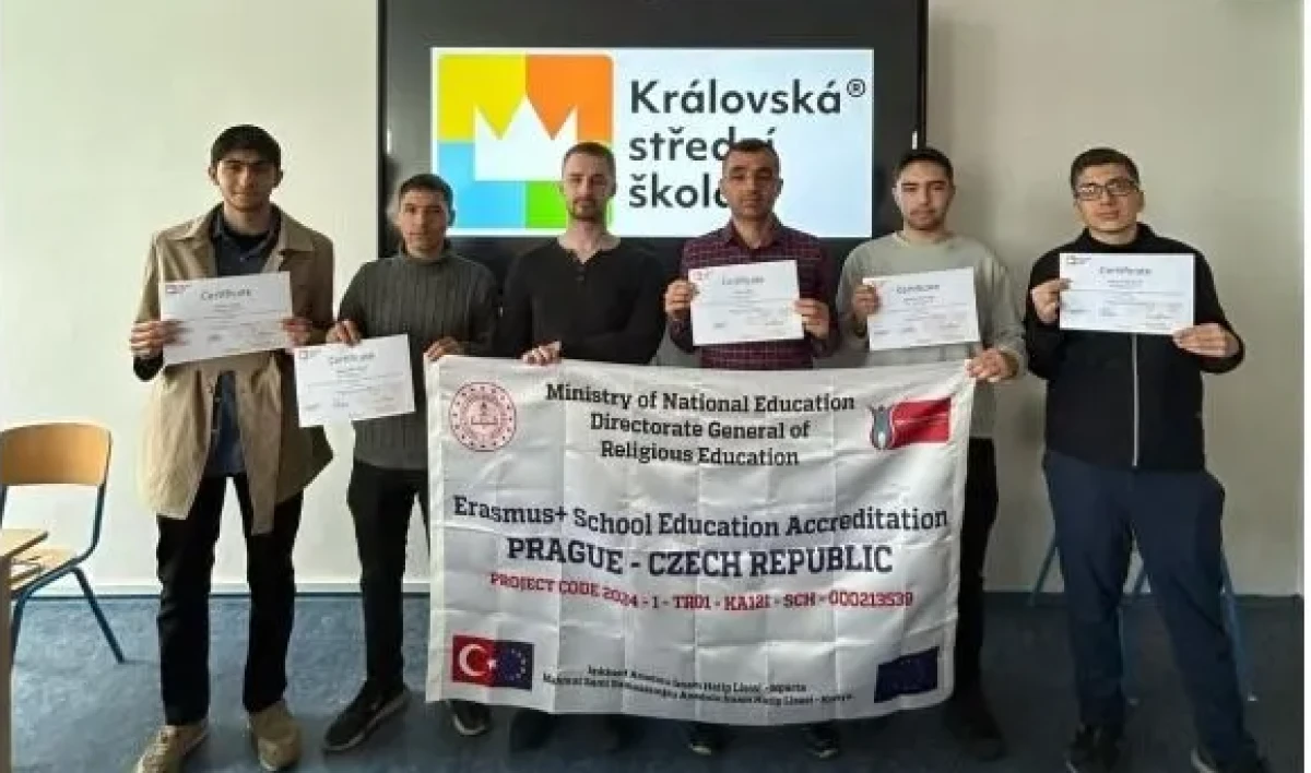 Işıkkent Anadolu İmam Hatip Lisesi öğrencileri Prag'da