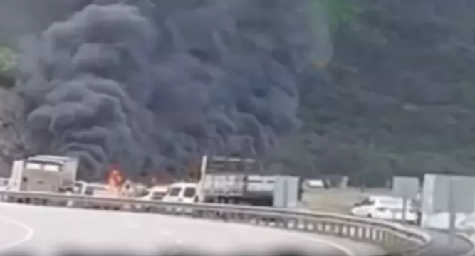 Isparta - Antalya Yolunda TIR Alev Alev Yandı