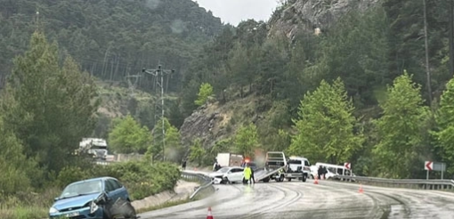Isparta - Antalya yolunda trafik kazası