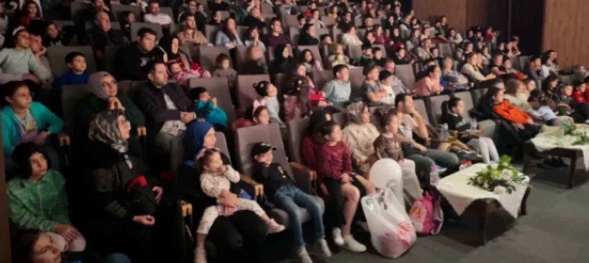 Isparta Belediyesi Şehir Tiyatroları çocuklarla buluştu