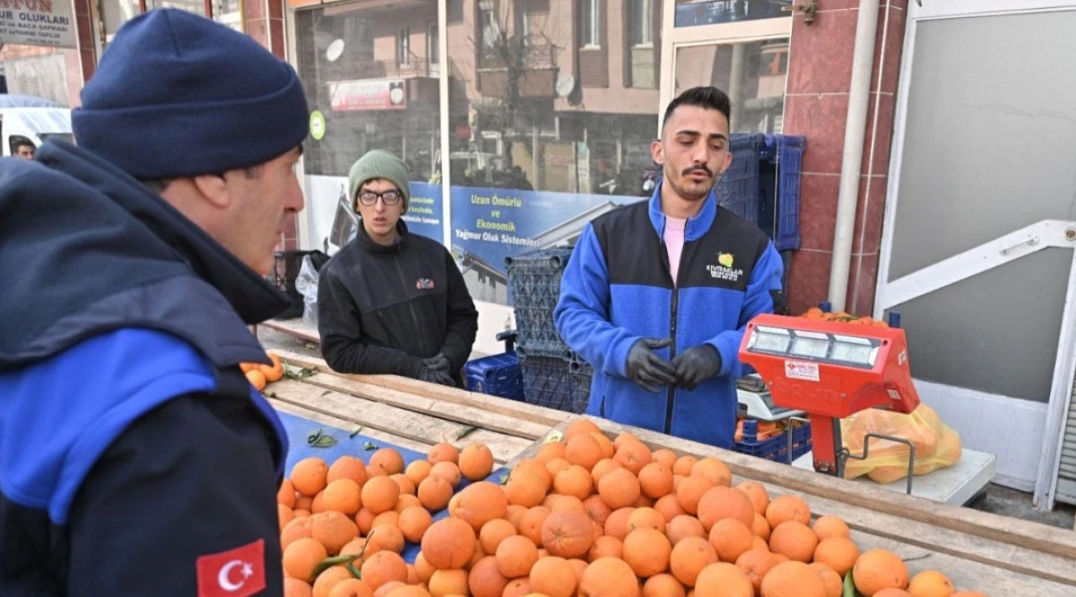 Isparta Belediyesi Zabıta Ekiplerinden Salı Pazarı&rsquo;nda Kapsamlı Denetim